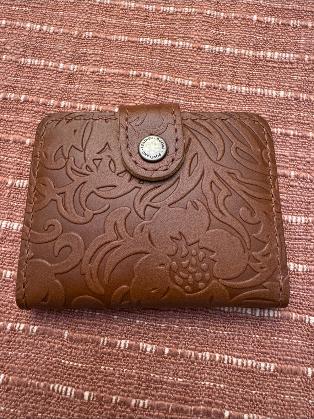 NWOT Portland Leather Meadow Embossed Floral Mini Bifold Wallet